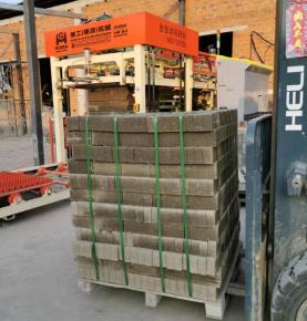 Cement brick stacker realizes automatic brick stacking and reduces manpower